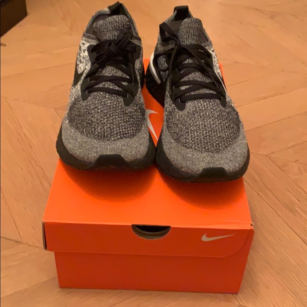 Nike Epic React Flyknit Cookies and cream